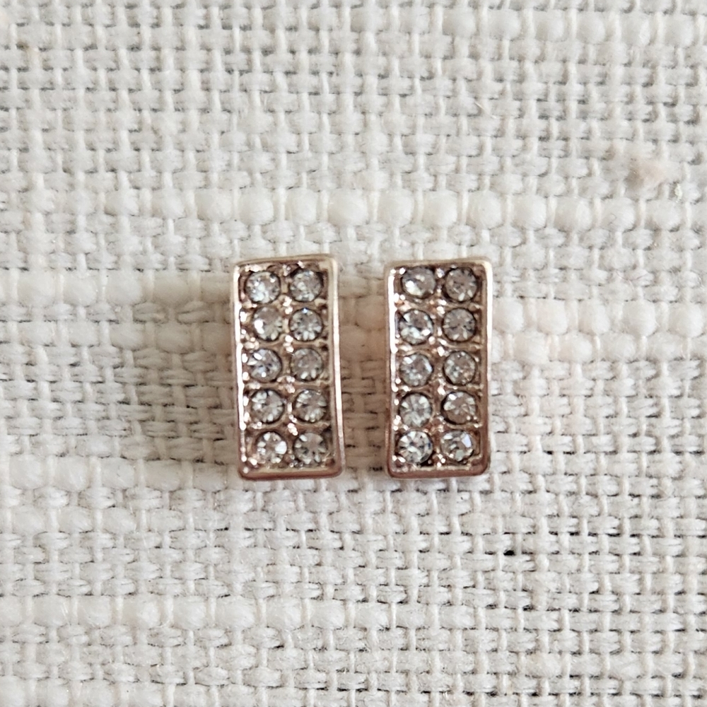 🆕️ GOLDTONE AND RHINESTONE STUDS 2/$10